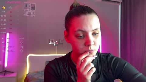 Snapshot of katherine__ross chatting on 05/05/26, 02:25 katherine__ross online show from 05/05/26, 02:25