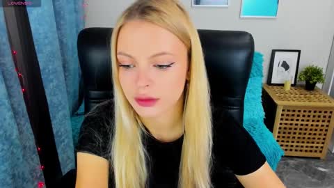 Snapshot of katherineepierce chatting on 09/24/25, 04:21 Katherine online show from 09/24/25, 04:21