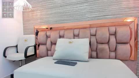 Snapshot of kathia_dumons_ chatting on 12/05/25, 12:14 KATHIA online show from 12/05/25, 12:14