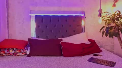 Snapshot of kathira_londres chatting on 06/26/26, 12:09 Sofia online show from 06/26/26, 12:09