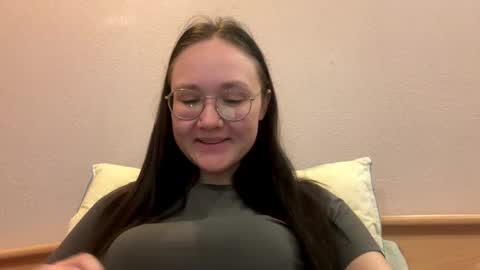 Snapshot of kathrinbivings chatting on 11/13/25, 12:48 Afina online show from 11/13/25, 12:48