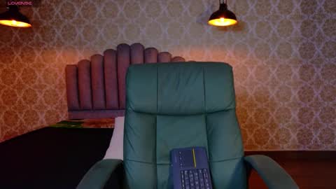 Katia online show from 11/24/25, 01:00