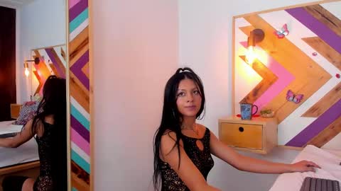 Snapshot of katia_wilsonn chatting on 02/06/25, 11:04 Katia online show from 02/06/25, 11:04