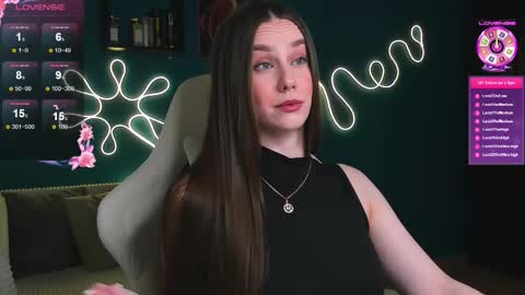 Snapshot of katie_taylorr chatting on 10/15/25, 10:32 Katie online show from 10/15/25, 10:32
