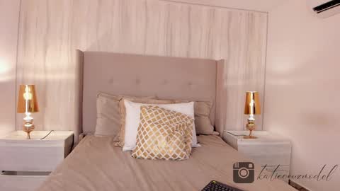 Katie online show from 02/04/25, 05:34