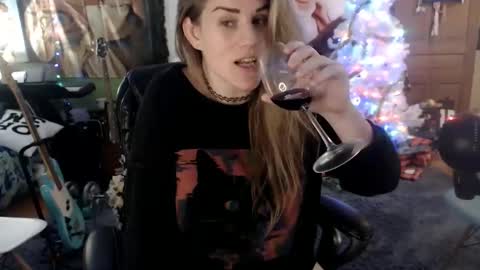 Snapshot of katiecutie_5 chatting on 12/25/24, 07:03 Katie online show from 12/25/24, 07:03