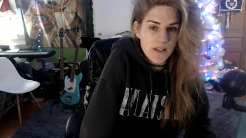 Snapshot of katiecutie_5 chatting on 02/01/25, 04:03 Katie online show from 02/01/25, 04:03