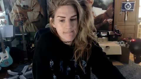 Snapshot of katiecutie_5 chatting on 10/18/25, 04:15 Katie online show from 10/18/25, 04:15