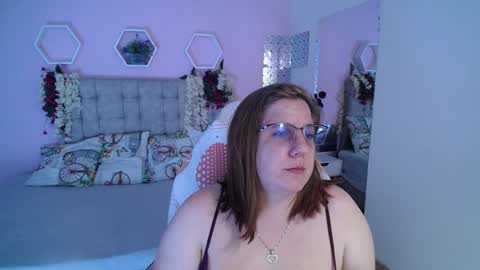 Snapshot of katiee_jones_ chatting on 01/12/25, 03:36 Katherine online show from 01/12/25, 03:36