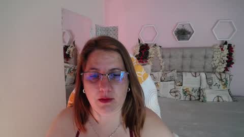 Snapshot of katiee_jones_ chatting on 01/19/25, 04:04 Katherine online show from 01/19/25, 04:04