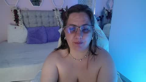 Snapshot of katiee_jones_ chatting on 02/01/25, 04:00 Katherine online show from 02/01/25, 04:00
