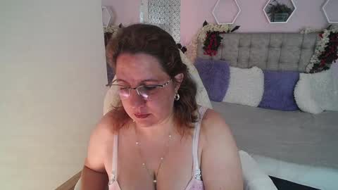 Snapshot of katiee_jones_ chatting on 02/07/25, 12:39 Katherine online show from 02/07/25, 12:39