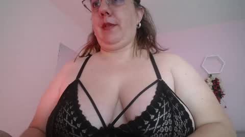 Snapshot of katiee_jones_ chatting on 02/18/25, 04:59 Katherine online show from 02/18/25, 04:59