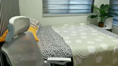 katiefrox  online show from 01/23/25, 05:45