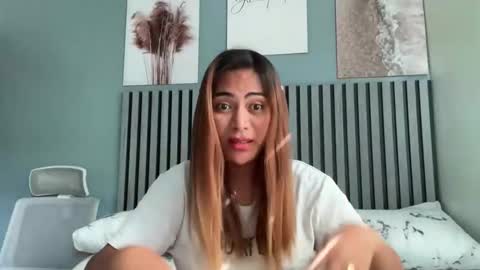 katiefrox  online show from 10/31/25, 12:22