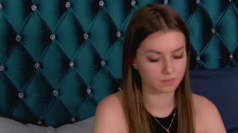 katiereeves online show from 10/23/25, 07:01