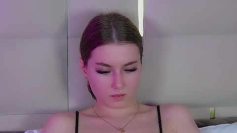 katiereeves online show from 11/25/25, 06:08