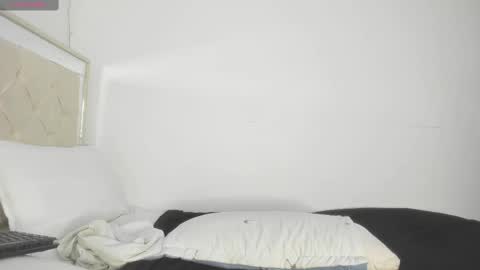 Snapshot of katitahotcam_ass chatting on 09/25/25, 11:08 katita online show from 09/25/25, 11:08