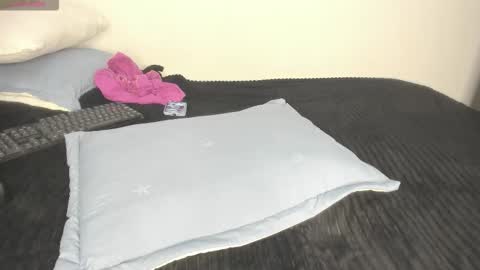 Snapshot of katitahotcam_ass chatting on 10/17/25, 10:56 katita online show from 10/17/25, 10:56