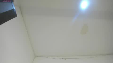 Snapshot of katitahotcam_ass chatting on 10/22/25, 10:42 katita online show from 10/22/25, 10:42