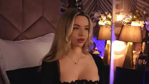 KatJolie online show from 12/14/25, 08:46