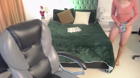 Snapshot of katnia_and_marcuz chatting on 12/05/24, 12:11 Katnia and Marcuz online show from 12/05/24, 12:11