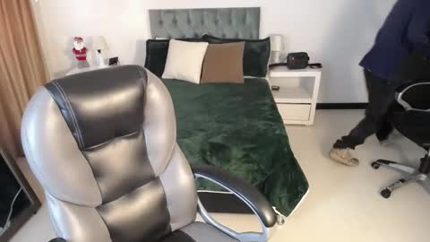 Snapshot of katnia_and_marcuz chatting on 12/11/24, 11:30 Katnia and Marcuz online show from 12/11/24, 11:30