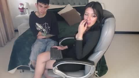 Snapshot of katnia_and_marcuz chatting on 12/19/24, 01:07 Katnia and Marcuz online show from 12/19/24, 01:07