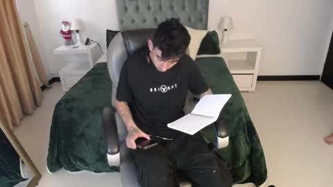 Snapshot of katnia_and_marcuz chatting on 12/22/24, 07:42 Katnia and Marcuz online show from 12/22/24, 07:42