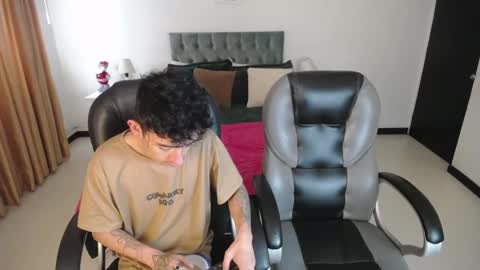 Snapshot of katnia_and_marcuz chatting on 01/03/25, 04:48 Katnia and Marcuz online show from 01/03/25, 04:48