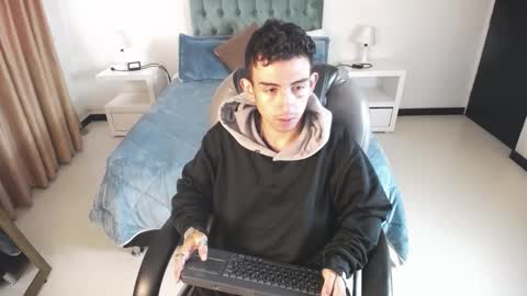 Snapshot of katnia_and_marcuz chatting on 02/18/25, 12:17 Katnia and Marcuz online show from 02/18/25, 12:17