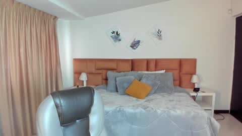 Snapshot of katnia_and_marcuz chatting on 09/17/25, 11:34 Katnia and Marcuz online show from 09/17/25, 11:34