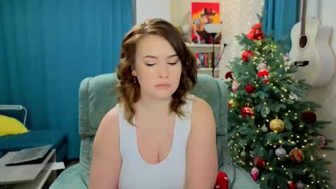 katniss_k online show from 12/17/25, 04:51