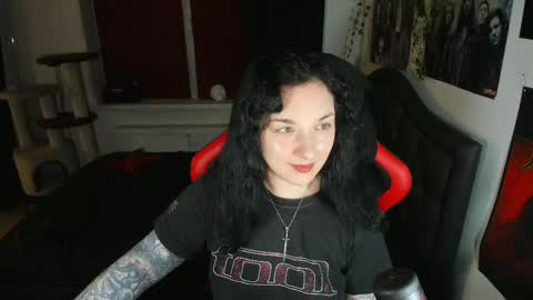 Snapshot of katriecespikes chatting on 10/17/25, 04:42 Katriece Spikes online show from 10/17/25, 04:42