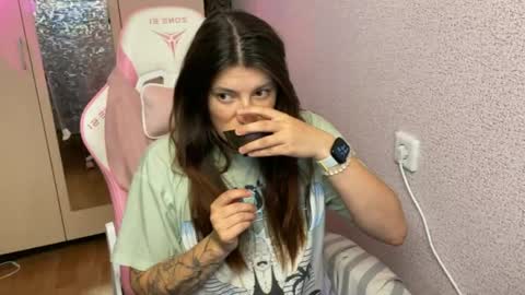 Snapshot of katrin_kristal chatting on 04/27/26, 05:11 naked in pvt show 100 tk online show from 04/27/26, 05:11