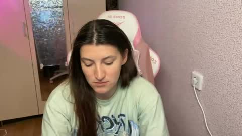 Snapshot of katrin_kristal chatting on 04/28/26, 05:40 naked in pvt show 100 tk online show from 04/28/26, 05:40