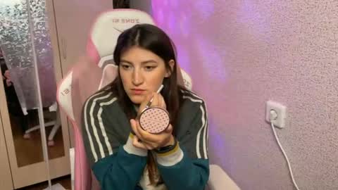 Snapshot of katrin_kristal chatting on 05/03/26, 06:36 naked in pvt show 100 tk online show from 05/03/26, 06:36