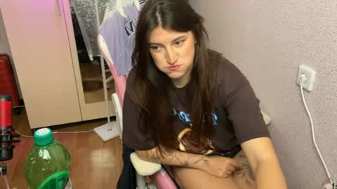 Snapshot of katrin_kristal chatting on 05/06/26, 06:35 naked in pvt show 100 tk online show from 05/06/26, 06:35