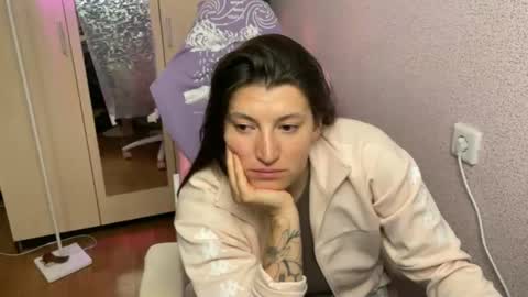 Snapshot of katrin_kristal chatting on 05/08/26, 06:35 naked in pvt show 100 tk online show from 05/08/26, 06:35