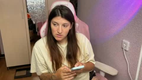 Snapshot of katrin_kristal chatting on 06/12/26, 06:29 naked in pvt show 100 tk online show from 06/12/26, 06:29