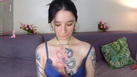 Snapshot of katrina_h0w chatting on 04/15/26, 03:35 katrina_h0w online show from 04/15/26, 03:35
