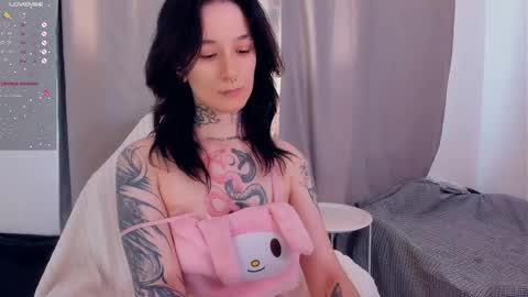 Snapshot of katrina_h0w chatting on 05/07/26, 04:07 katrina_h0w online show from 05/07/26, 04:07