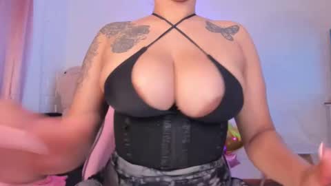 Snapshot of katrinaa__ chatting on 03/10/25, 02:50 katrinaa__ online show from 03/10/25, 02:50