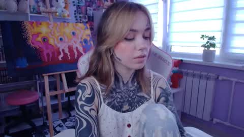 Snapshot of katrinwaifu chatting on 09/12/25, 02:17 Katrin online show from 09/12/25, 02:17