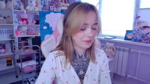 Snapshot of katrinwaifu chatting on 10/01/25, 01:17 Katrin online show from 10/01/25, 01:17