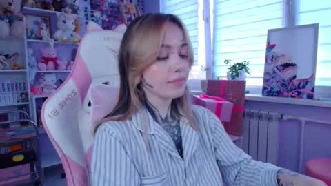 Snapshot of katrinwaifu chatting on 10/13/25, 01:33 Katrin online show from 10/13/25, 01:33