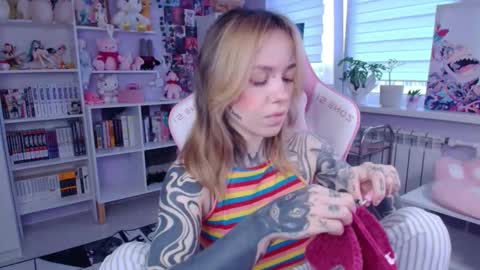 Snapshot of katrinwaifu chatting on 10/17/25, 02:30 Katrin online show from 10/17/25, 02:30