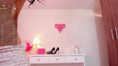 Snapshot of katted_ chatting on 12/11/24, 02:33 katte online show from 12/11/24, 02:33