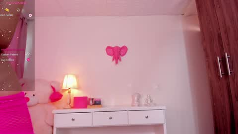 Snapshot of katted_ chatting on 12/21/24, 06:55 katte online show from 12/21/24, 06:55