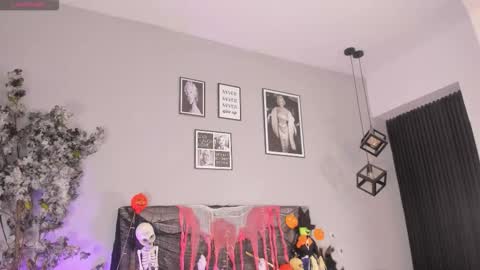 Katerine online show from 10/28/25, 03:43